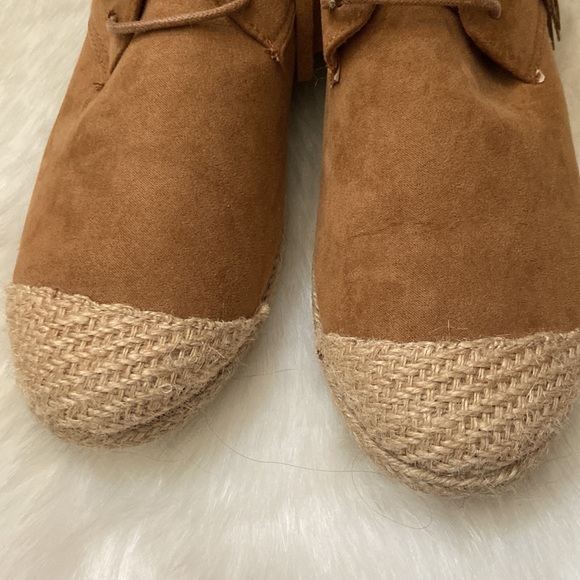 GUC Cognac fringe accent lace-up sneaker in size 8 - Picture 4 of 7